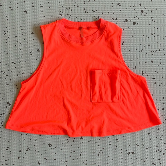 💘 FP MOVEMENT - THROWBACK CROPPED POCKET TANK ORANGE - Picture 1 of 7